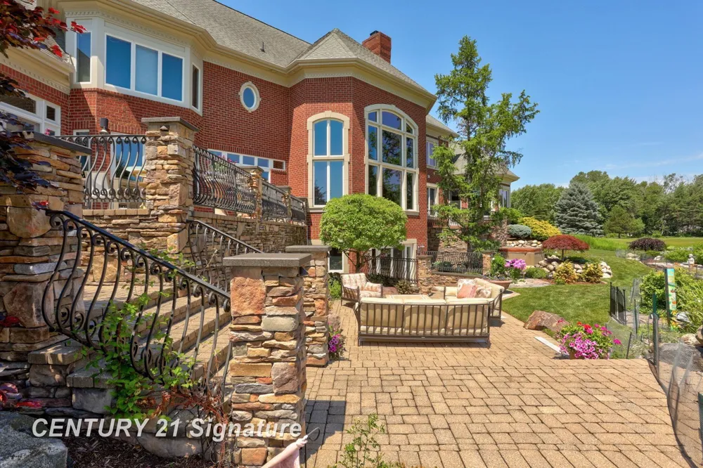 8 Appleshire Court Thomas Township, MI 48623