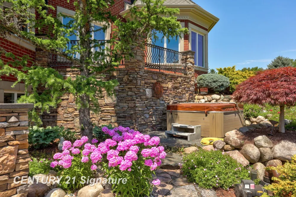 8 Appleshire Court Thomas Township, MI 48623