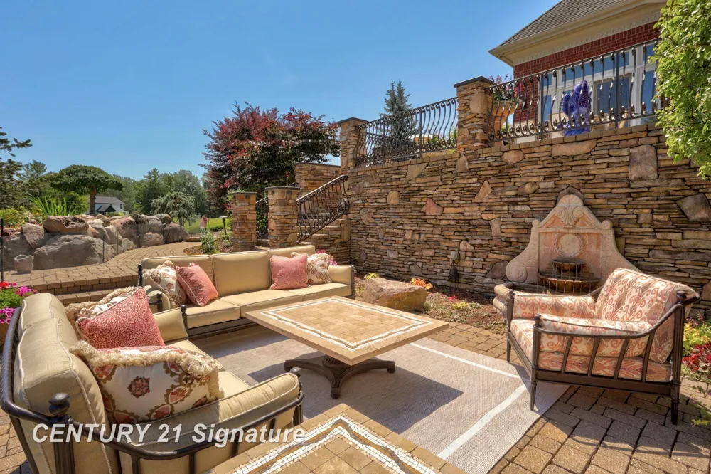 8 Appleshire Court Thomas Township, MI 48623