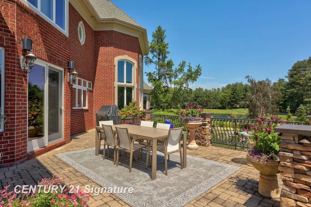 8 Appleshire Court Thomas Township, MI 48623