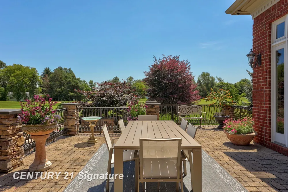 8 Appleshire Court Thomas Township, MI 48623