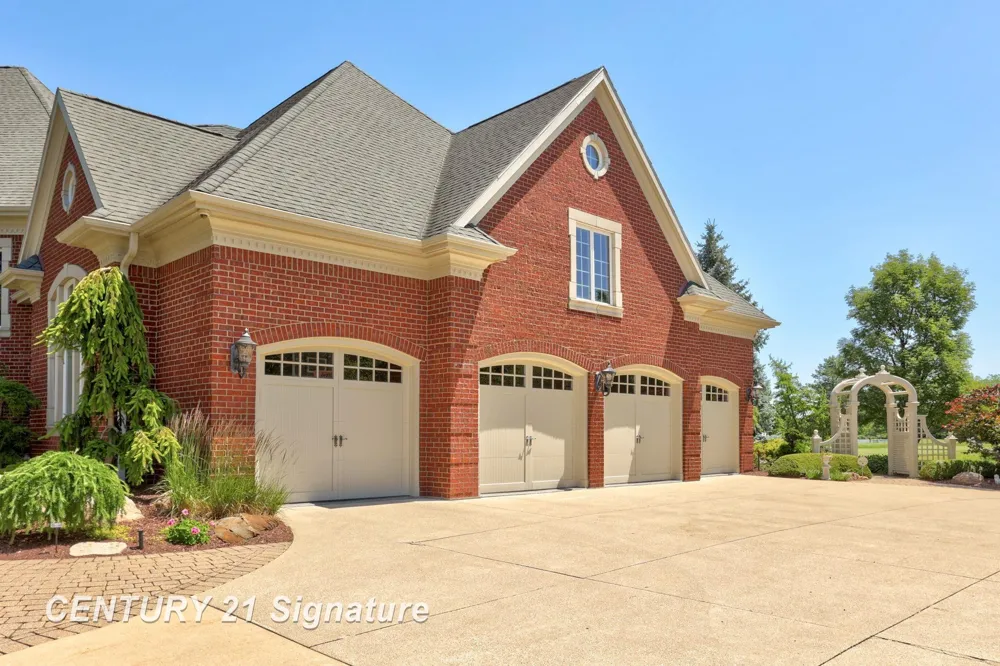 8 Appleshire Court Thomas Township, MI 48623