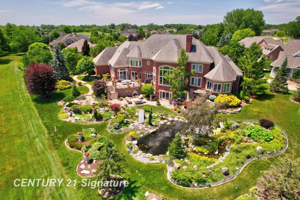 8 Appleshire Court Thomas Township, MI 48623