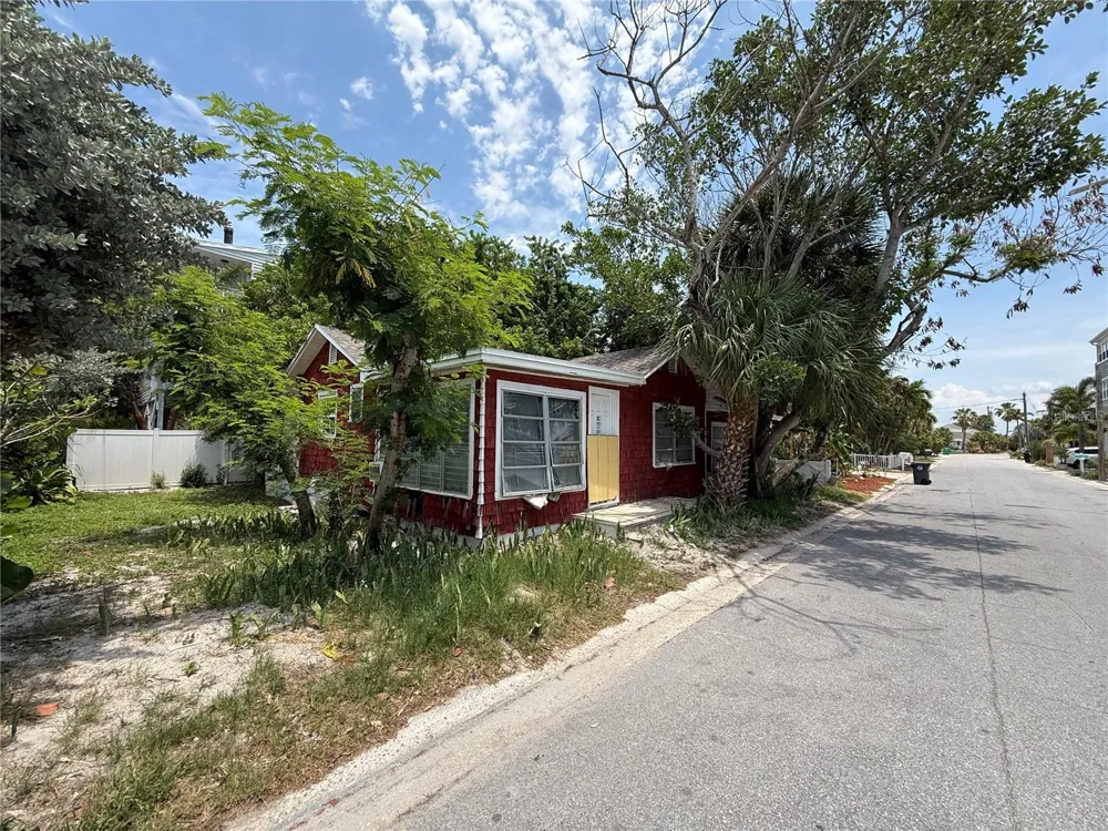 116 85TH AVENUE Treasure Island, FL 33706