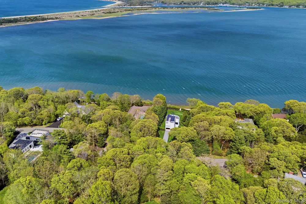 27 Three Mile Harbor Drive East Hampton, NY 11937