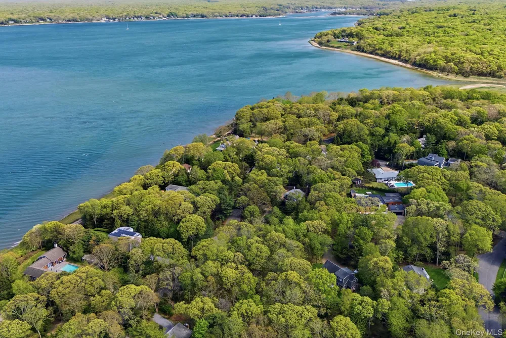 27 Three Mile Harbor Drive East Hampton, NY 11937