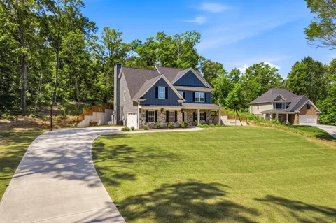 60 Grand Georgian Court NE