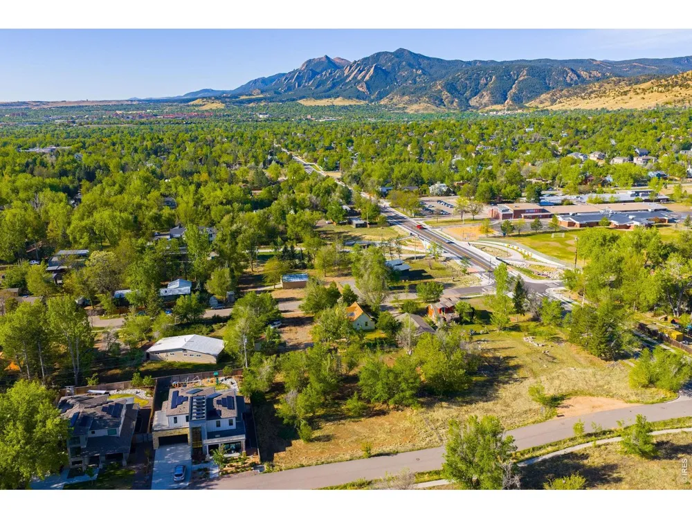 1952 Vine Avenue Boulder, CO 80304