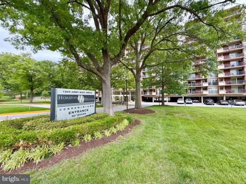 1300 ARMY NAVY DRIVE #823