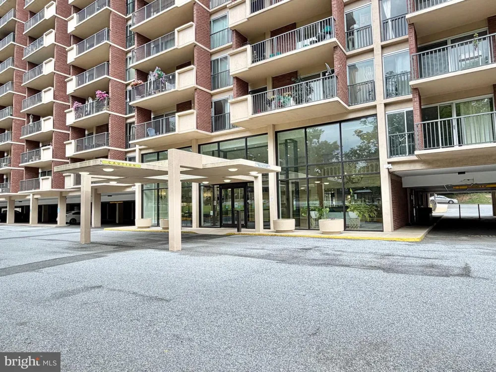 1300 ARMY NAVY DRIVE #823 Arlington, VA 22202