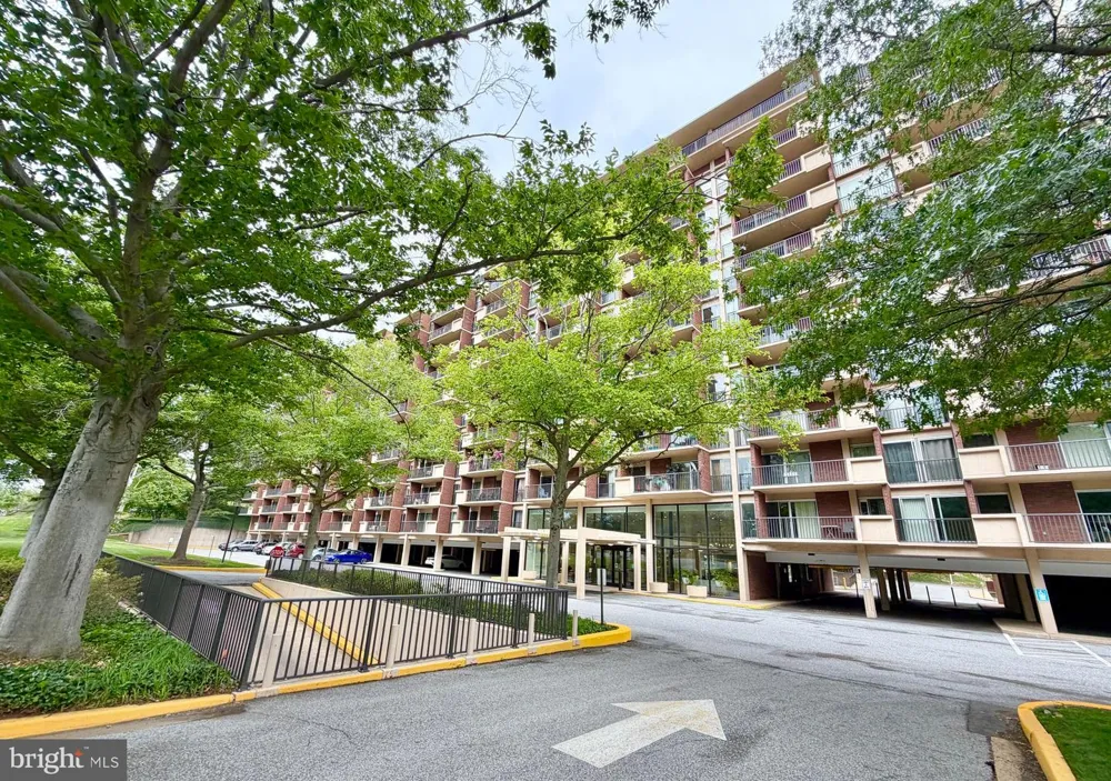 1300 ARMY NAVY DRIVE #823 Arlington, VA 22202