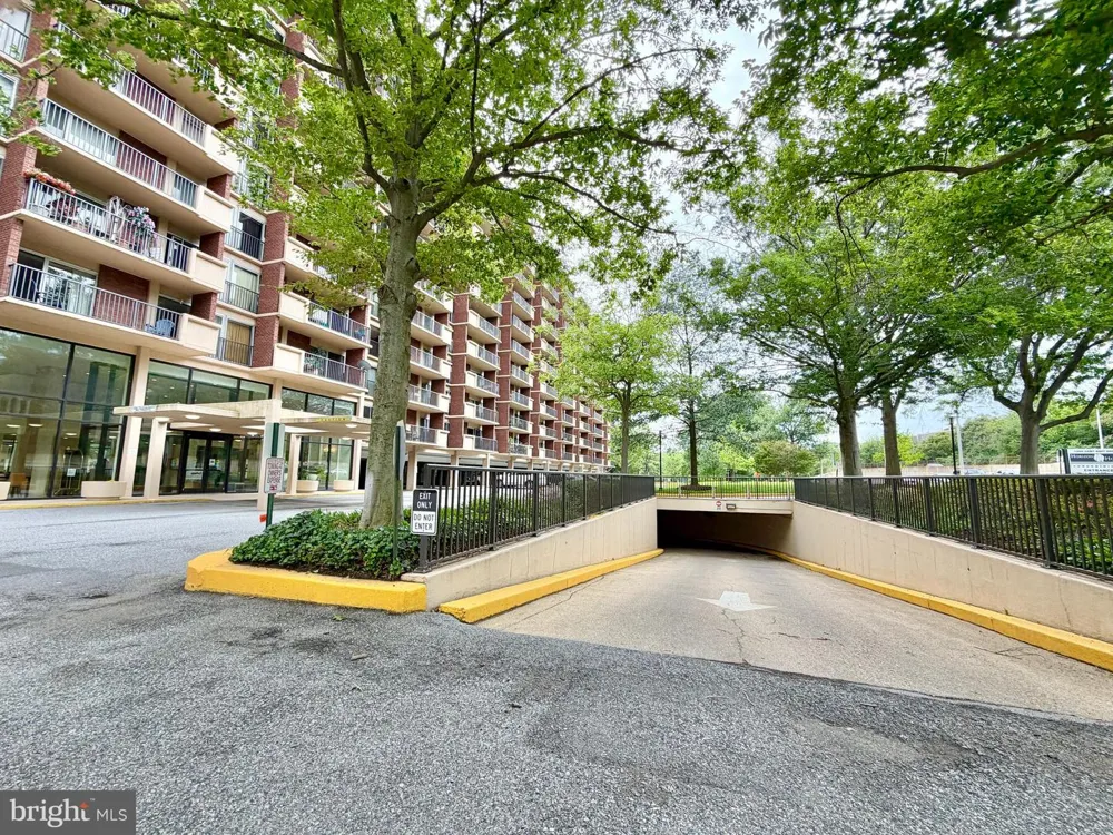 1300 ARMY NAVY DRIVE #823 Arlington, VA 22202