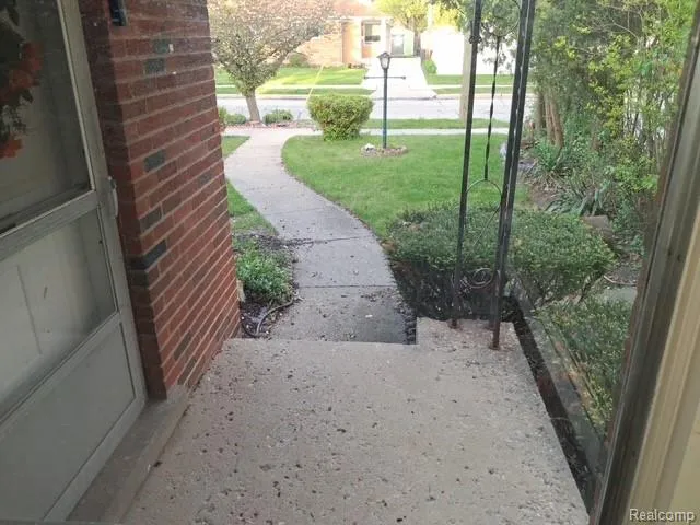 24231 Jerome Street Oak Park City, MI 48237