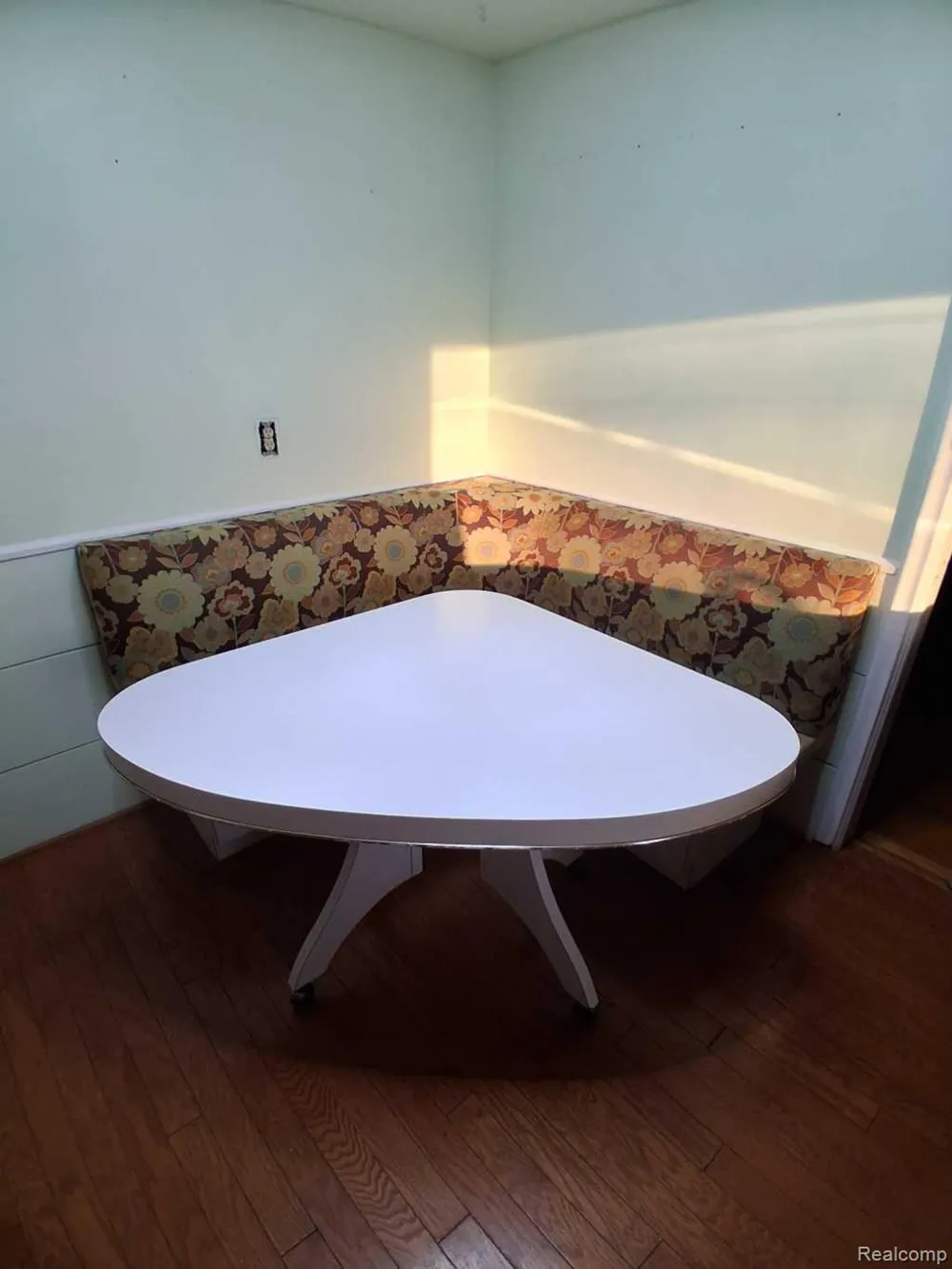 24231 Jerome Street Oak Park City, MI 48237