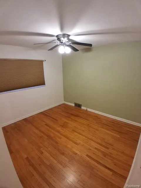 24231 Jerome Street Oak Park City, MI 48237
