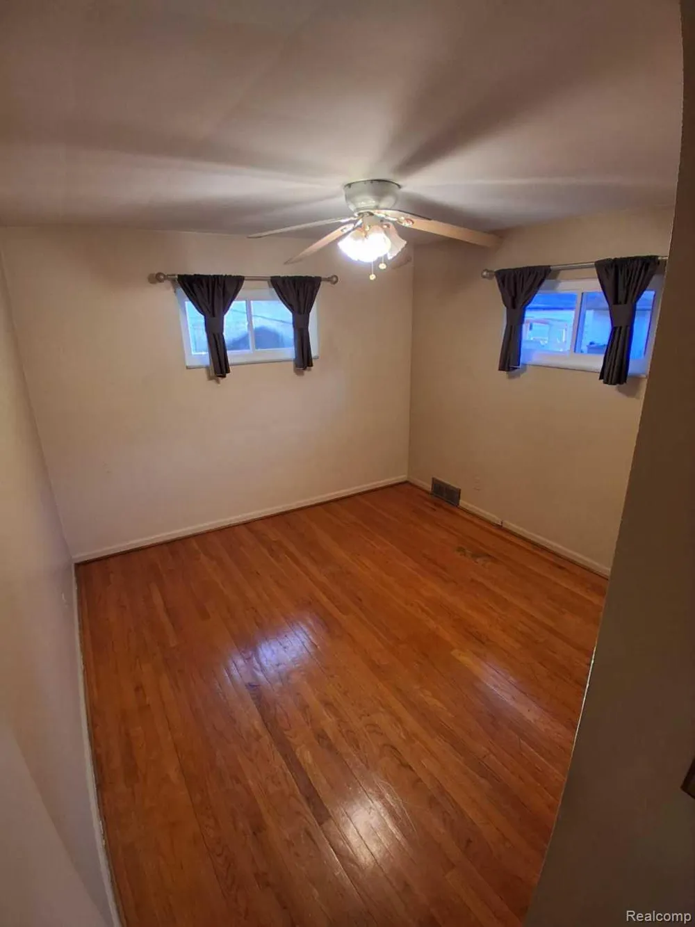 24231 Jerome Street Oak Park City, MI 48237