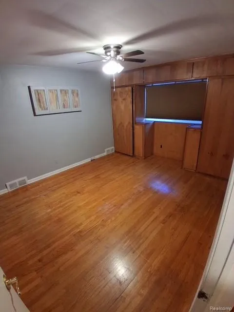 24231 Jerome Street Oak Park City, MI 48237
