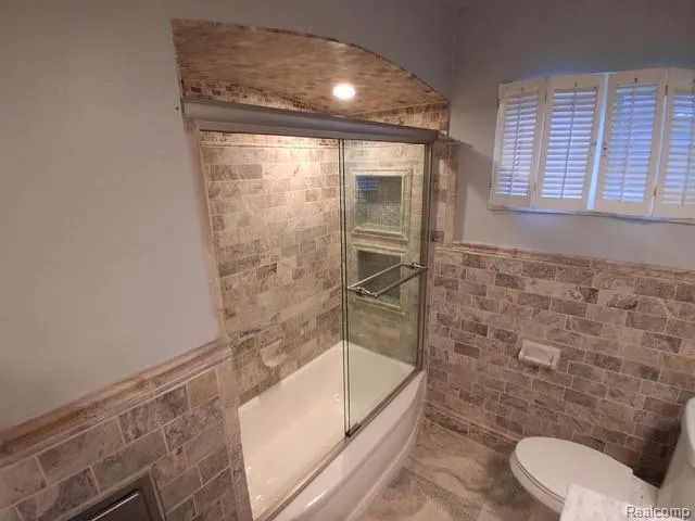 24231 Jerome Street Oak Park City, MI 48237