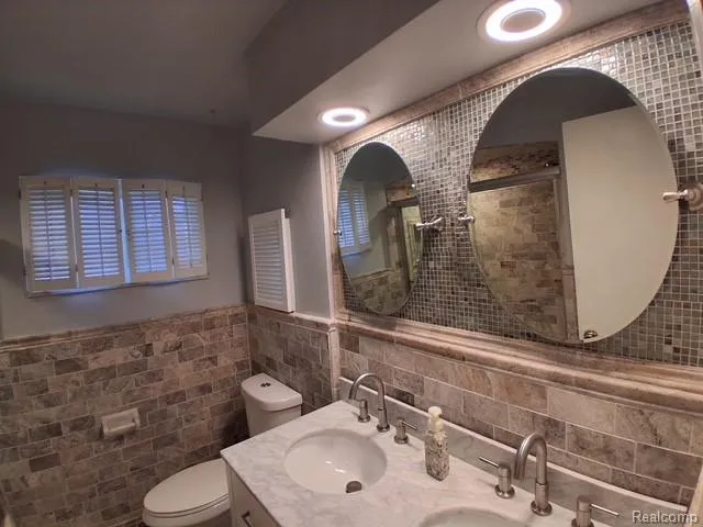 24231 Jerome Street Oak Park City, MI 48237