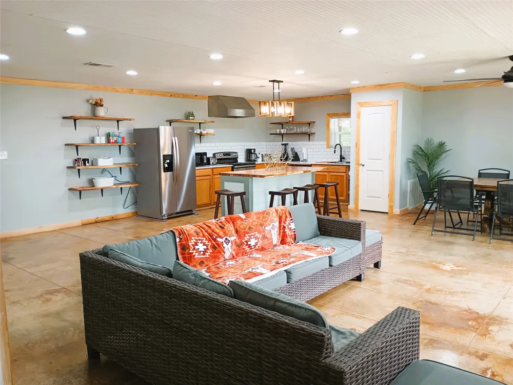 231 An County Road 2105 Palestine, TX 75801