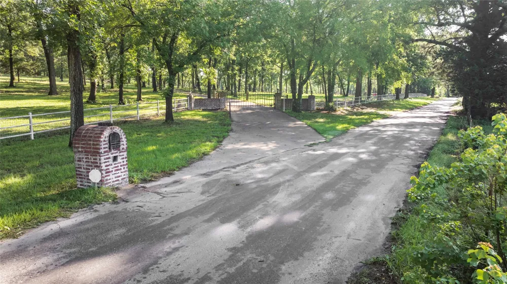 231 An County Road 2105 Palestine, TX 75801