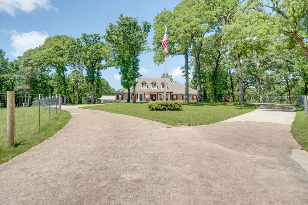 231 An County Road 2105 Palestine, TX 75801