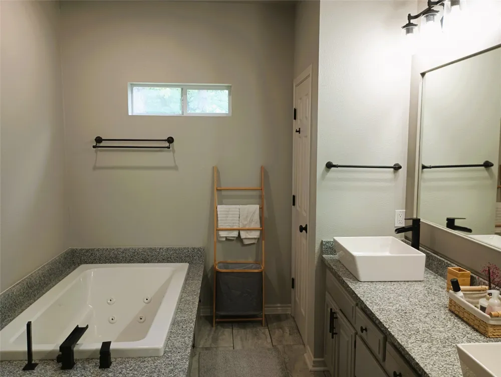 231 An County Road 2105 Palestine, TX 75801