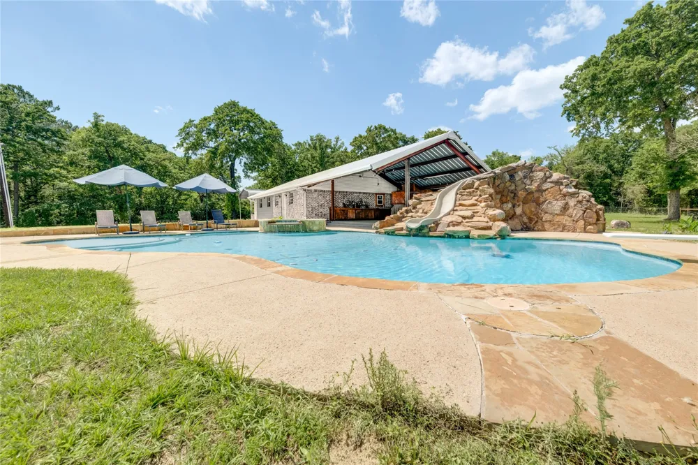 231 An County Road 2105 Palestine, TX 75801