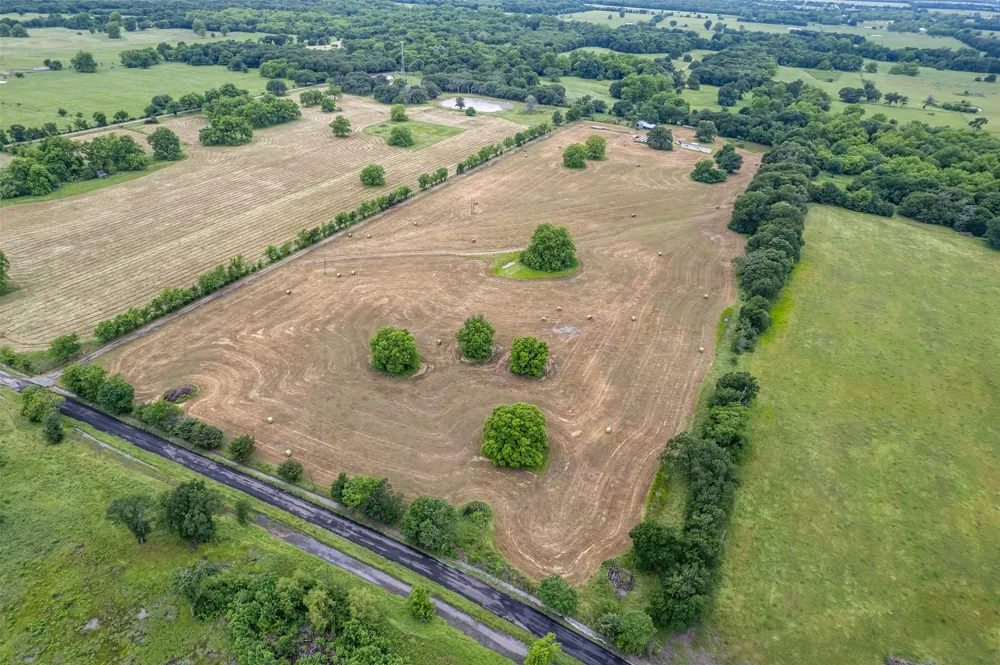 5286 County Road 4502 Wolfe City, TX 75496