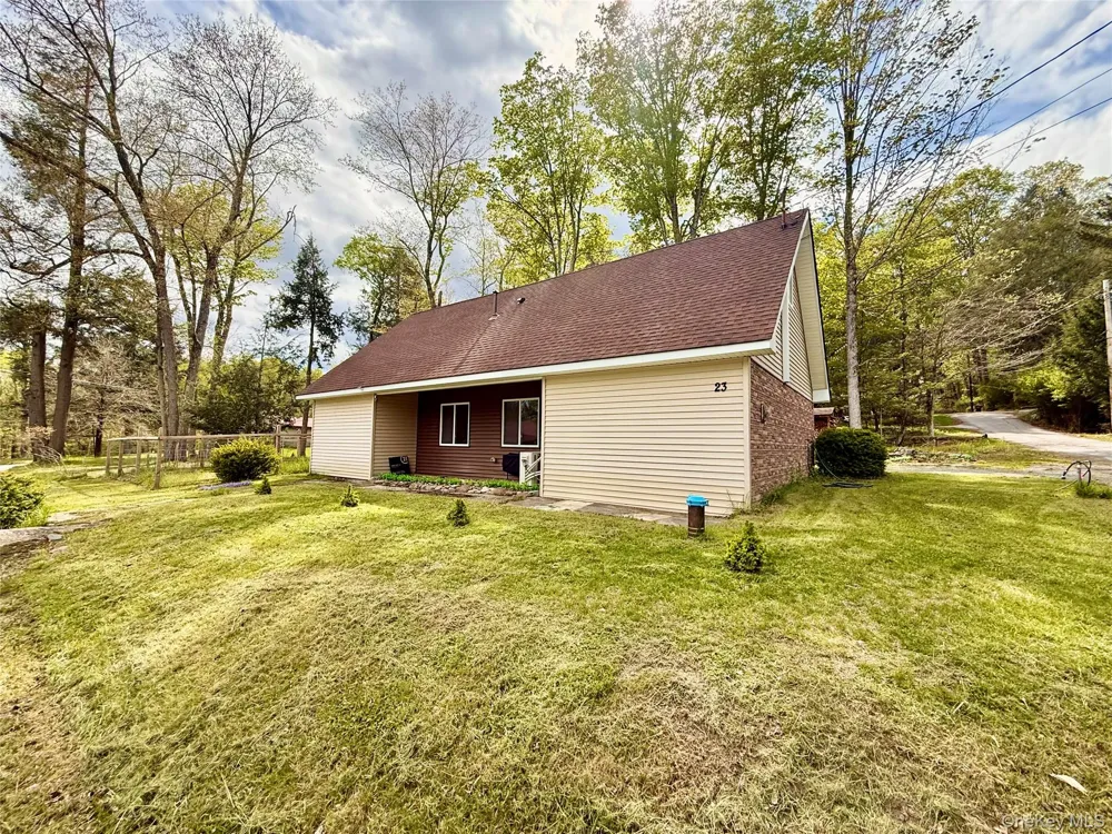 23 Woodland Way Smallwood, NY 12778