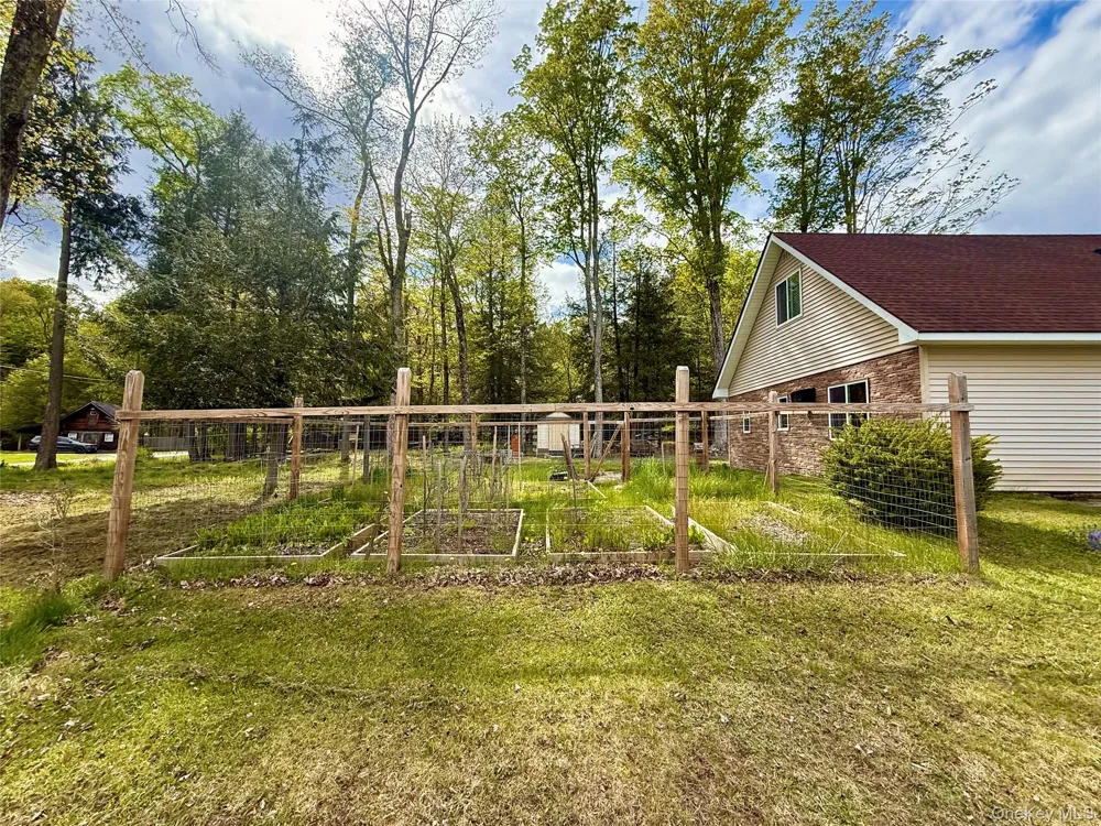 23 Woodland Way Smallwood, NY 12778
