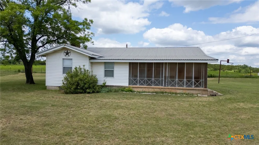 1233 County Road 434 Hamilton, TX 76531