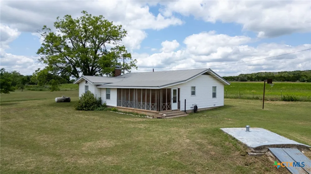 1233 County Road 434 Hamilton, TX 76531