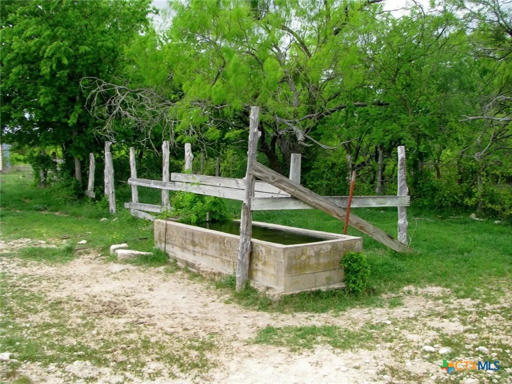 1233 County Road 434 Hamilton, TX 76531
