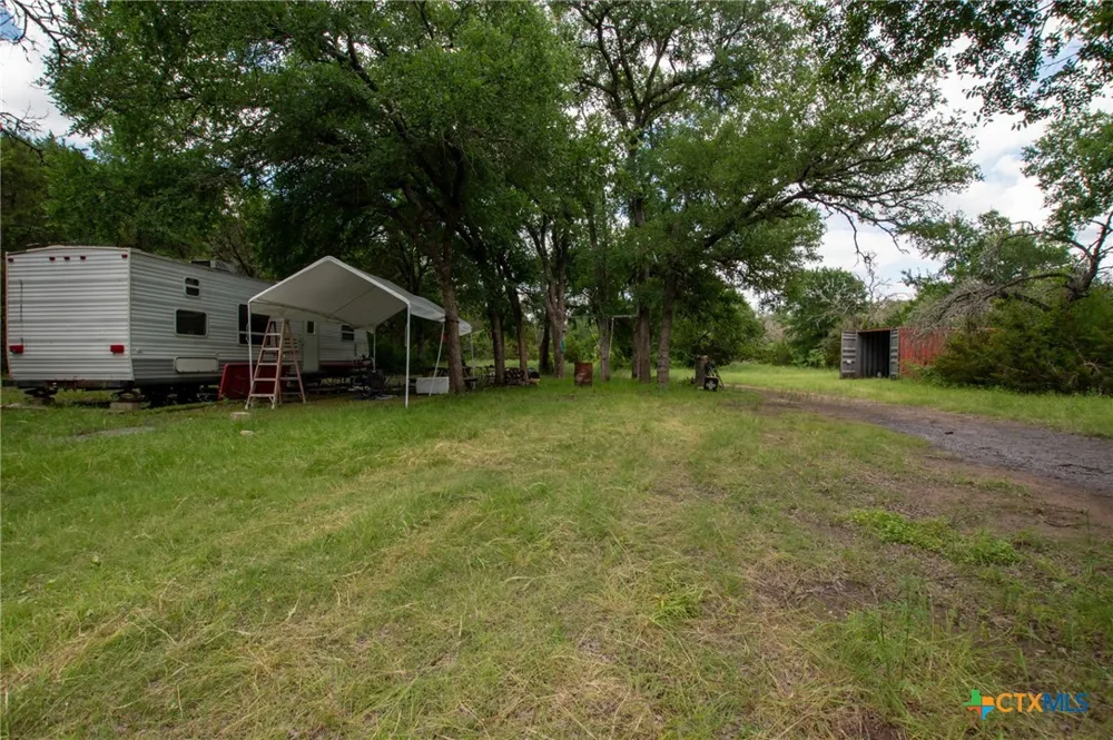 1233 County Road 434 Hamilton, TX 76531
