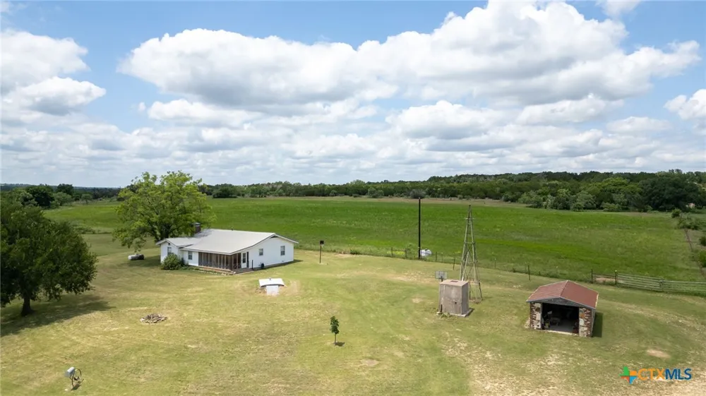1233 County Road 434 Hamilton, TX 76531