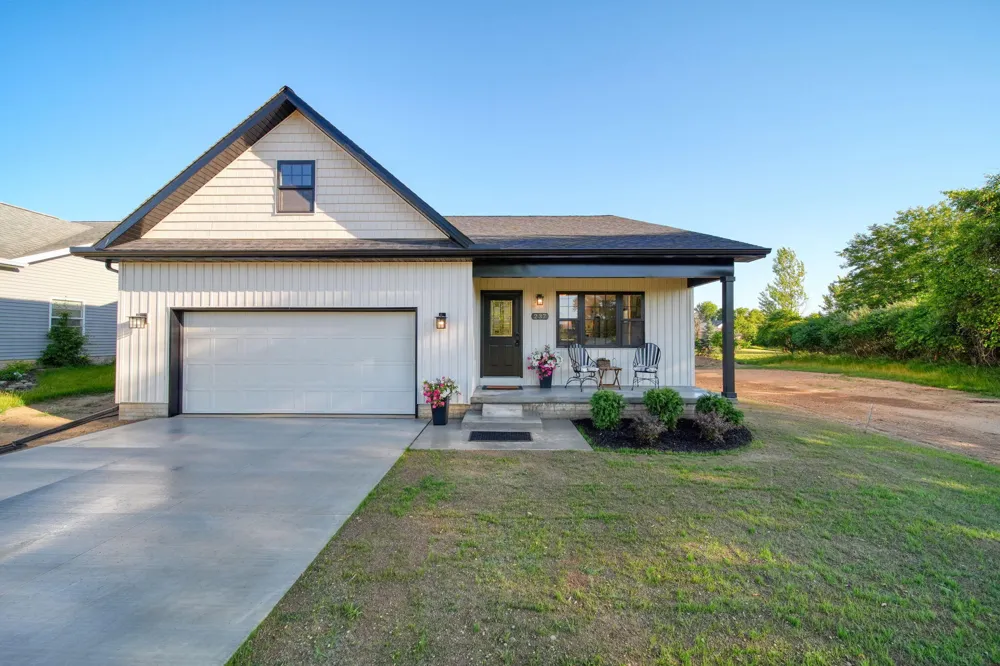 237 Ambler Drive Columbia Township, MI 49230