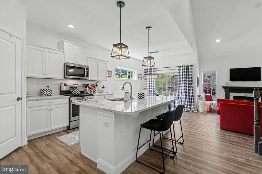 4322 ASHDON DRIVE Harrisburg, PA 17112