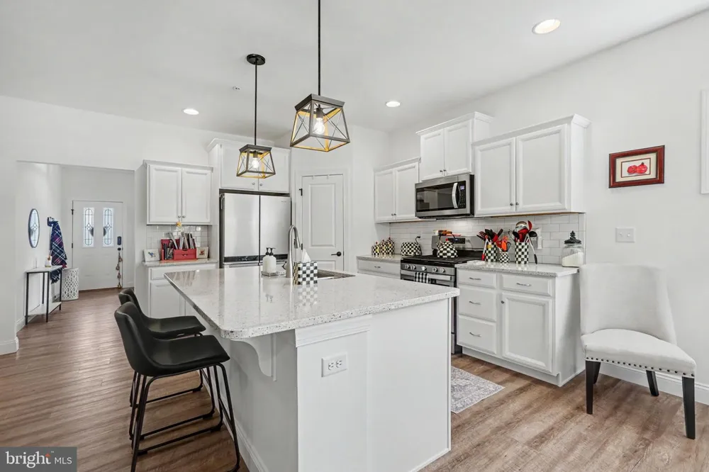 4322 ASHDON DRIVE Harrisburg, PA 17112