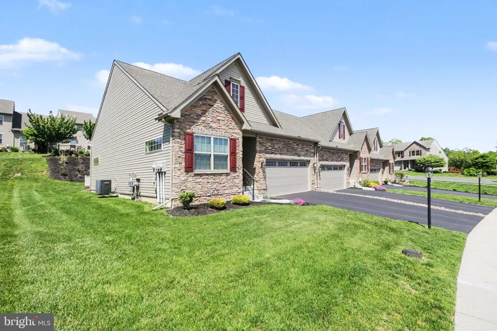 4322 ASHDON DRIVE Harrisburg, PA 17112