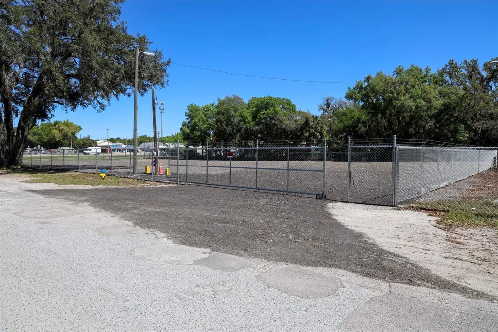 11703 US 301 HIGHWAY Thonotosassa, FL 33592