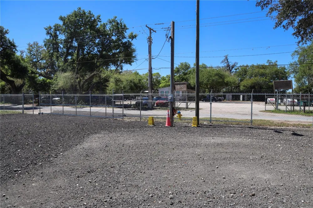 11703 US 301 HIGHWAY Thonotosassa, FL 33592