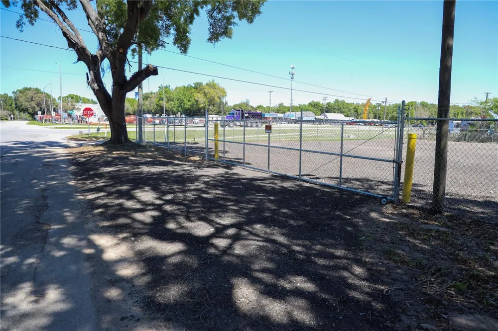 11703 US 301 HIGHWAY Thonotosassa, FL 33592