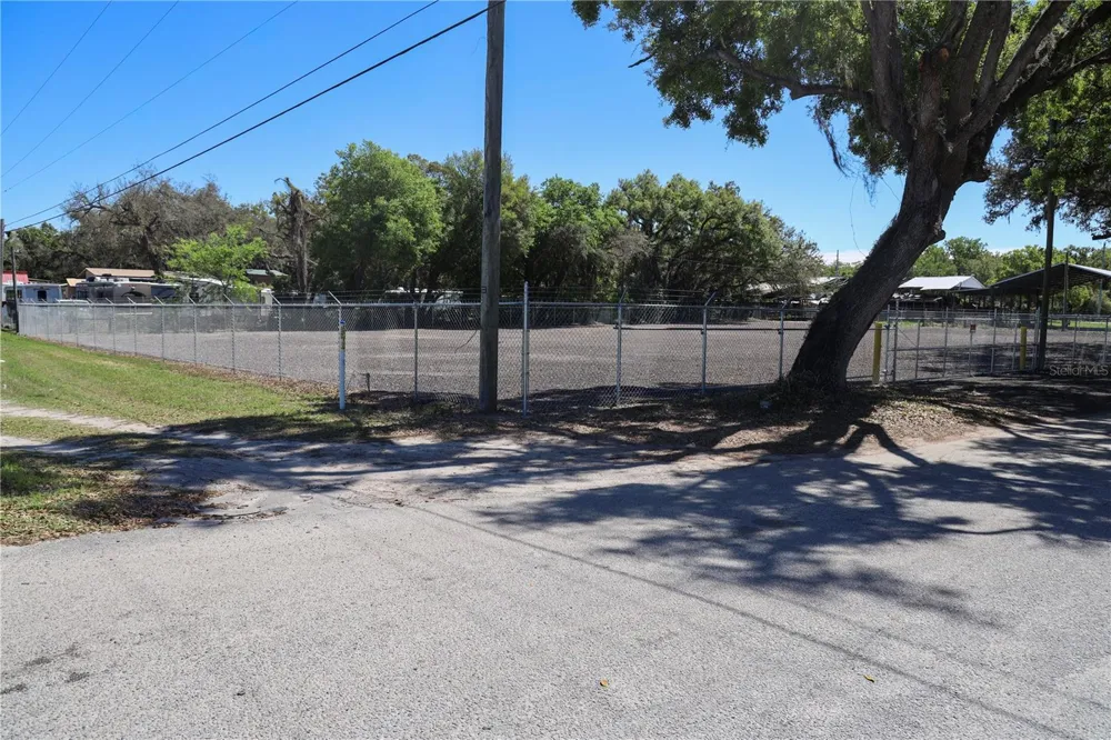 11703 US 301 HIGHWAY Thonotosassa, FL 33592