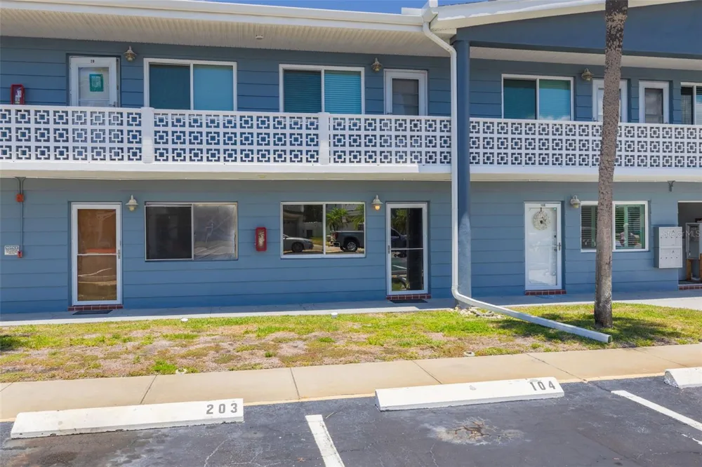 250 126TH AVENUE #104 Treasure Island, FL 33706