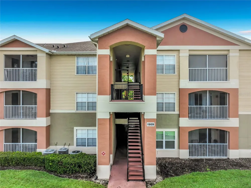 1909 SUMMER CLUB DRIVE #301 Oviedo, FL 32765
