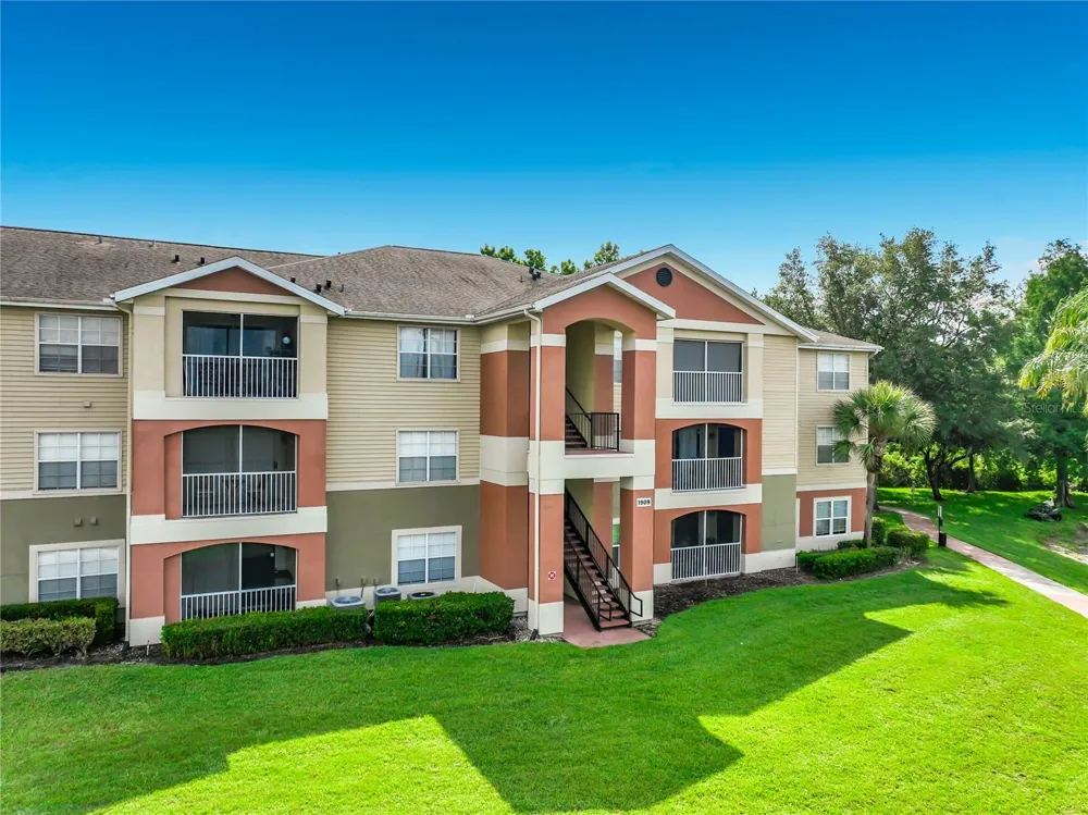 1909 SUMMER CLUB DRIVE #301 Oviedo, FL 32765