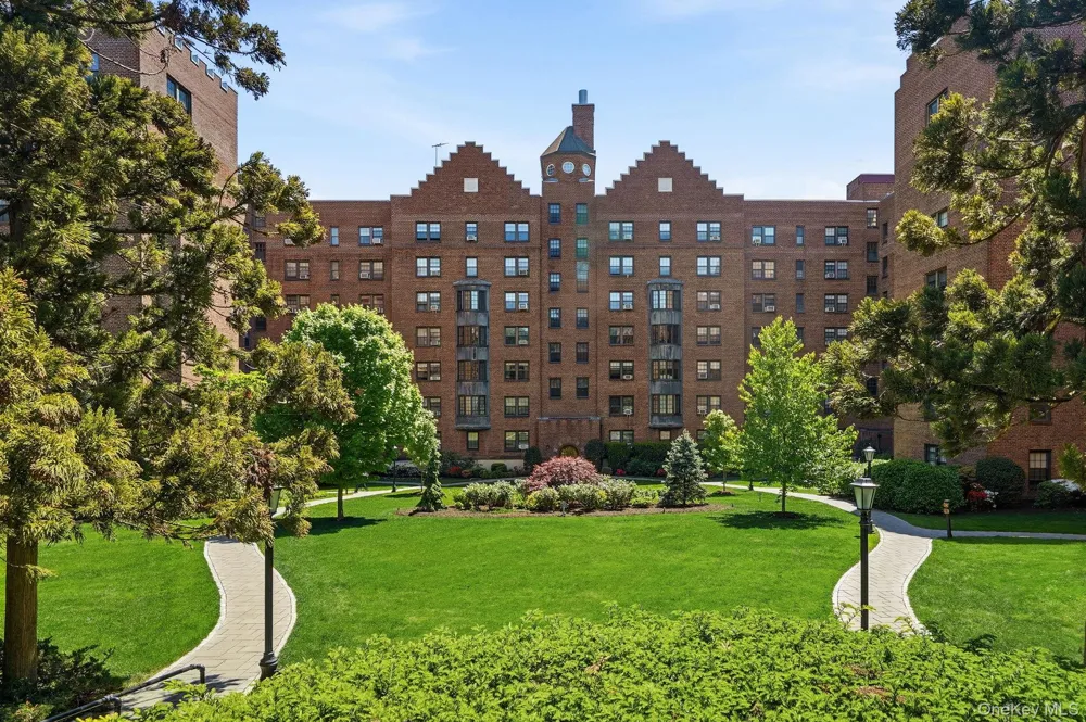 196 Garth Road #2F Scarsdale, NY 10583