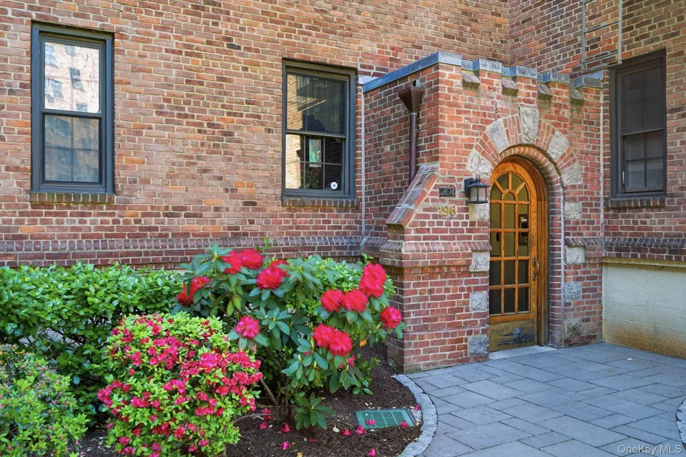196 Garth Road #2F Scarsdale, NY 10583