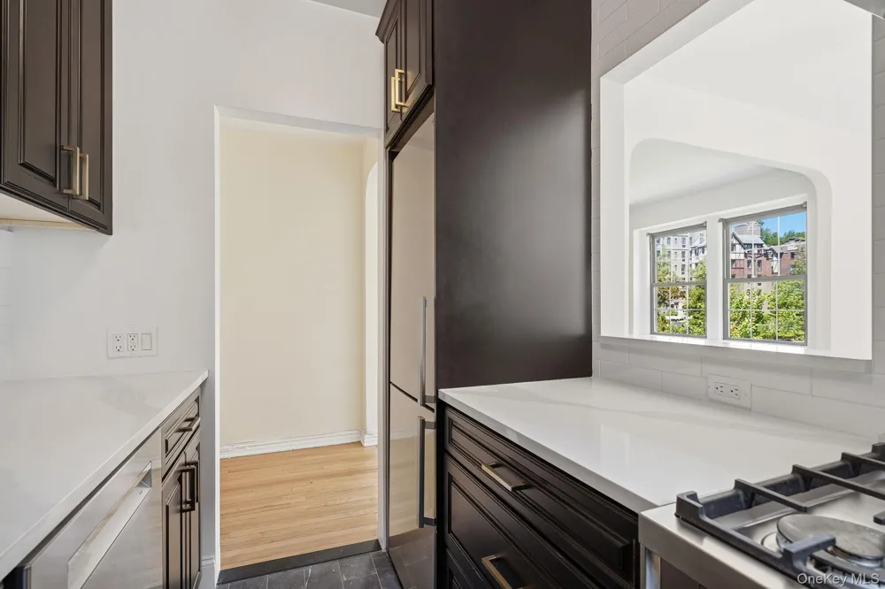 196 Garth Road #2F Scarsdale, NY 10583